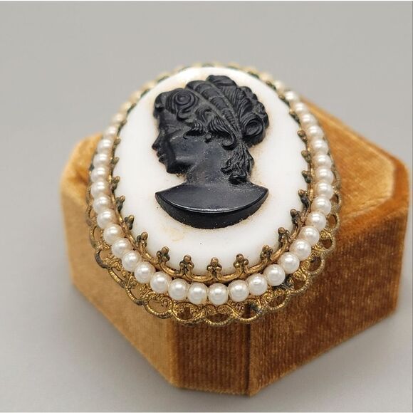 UNBRANDED Vintage Cameo Brooch - Picture 4 of 5